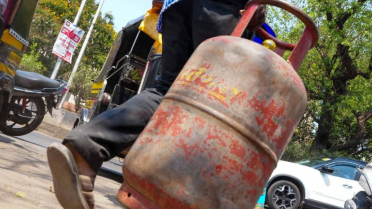 As concerns over LPG shortages grow rapidly, Govt declares war on ‘misinformation’