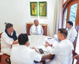 Siddaramaiah vs DK Shivakumar: Karnataka Congress Meeting in Delhi