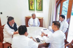 Siddaramaiah vs DK Shivakumar: Karnataka Congress Meeting in Delhi