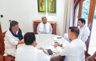 Siddaramaiah vs DK Shivakumar: Karnataka Congress Meeting in Delhi